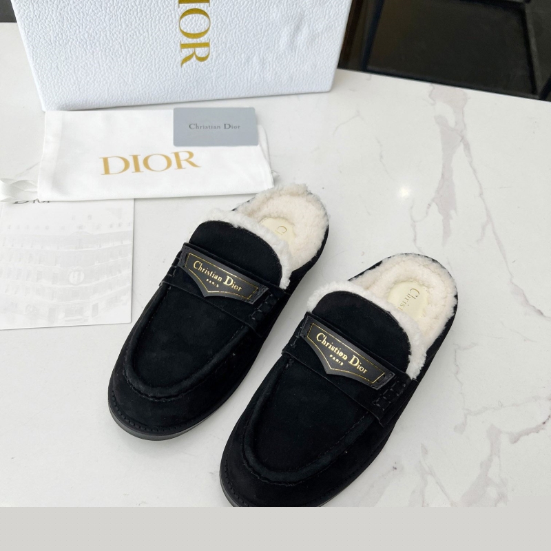 ch**an D*or slippers